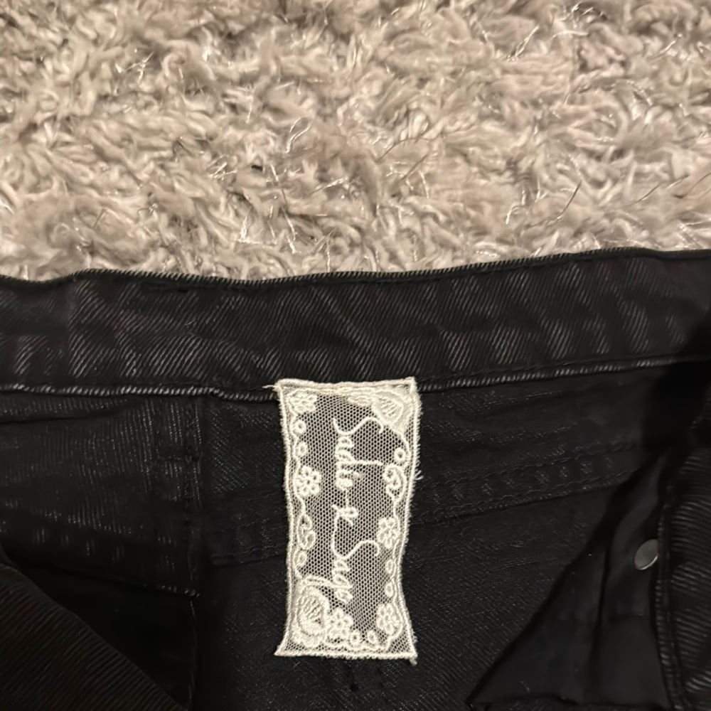 Sadie & Sage Black Jean Shorts Classic Fitted Design - Picture 3 of 6